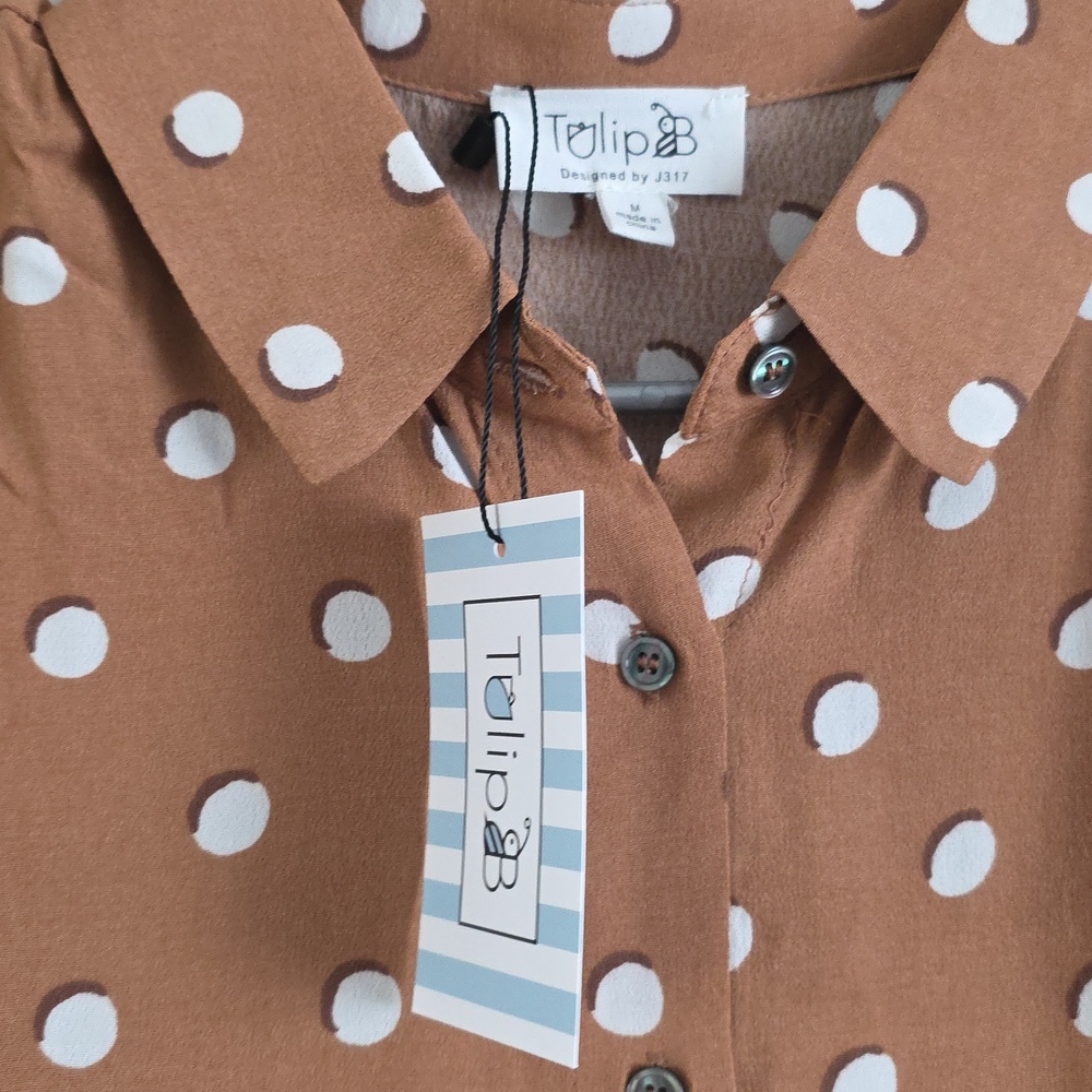 Sleeveless Polka Dot Button-Down Shirt in Brown/White - Picture 2 of 3